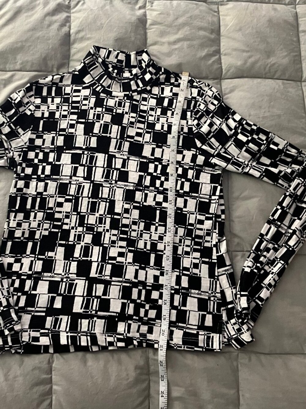 Black and white 60% cotton top size XS